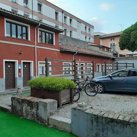 לאנס Albergue La Casona Del Peregrino מראה חיצוני תמונה